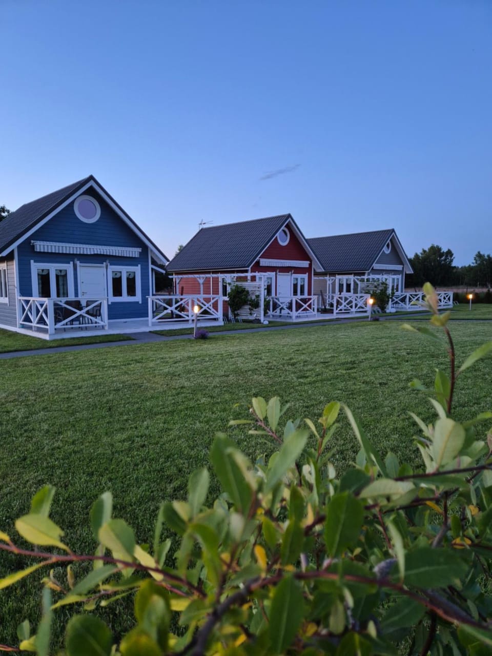 Property building, Day, Natural landscape, Garden, Garden view