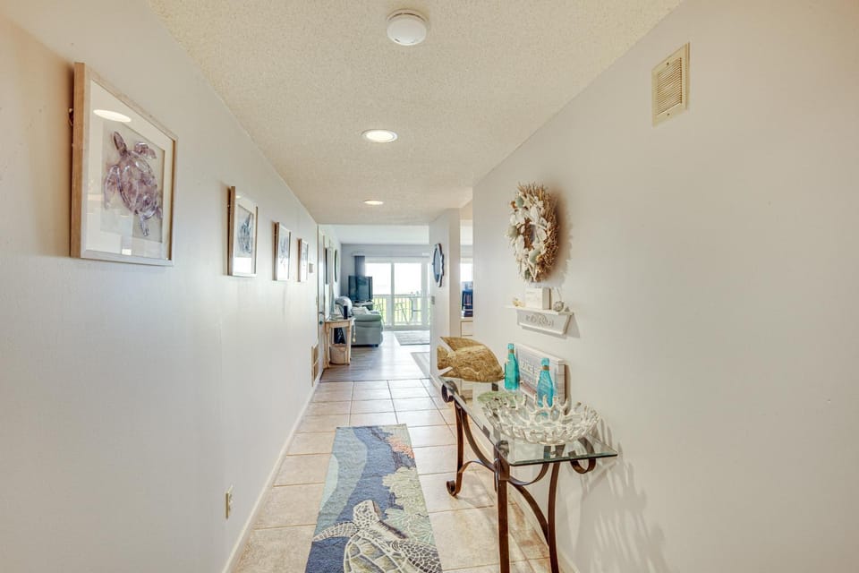 St Helena Island Condo - 1/2 Mi to Beach House in South Carolina