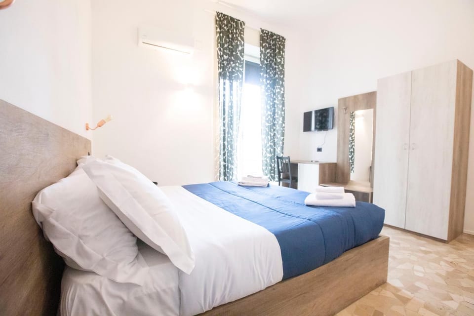 Hall inn B&B in Center Bed and Breakfast in Naples