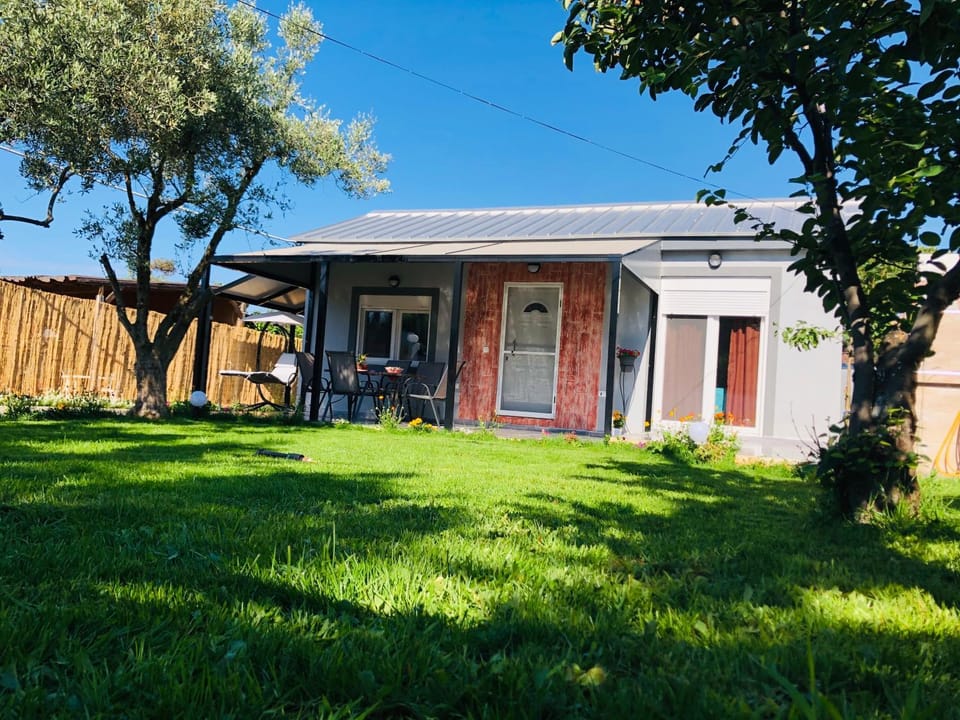 Property building, Facade/entrance, Garden