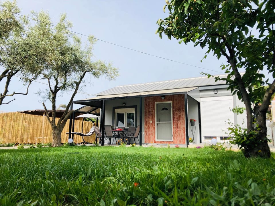 Property building, Facade/entrance, Garden