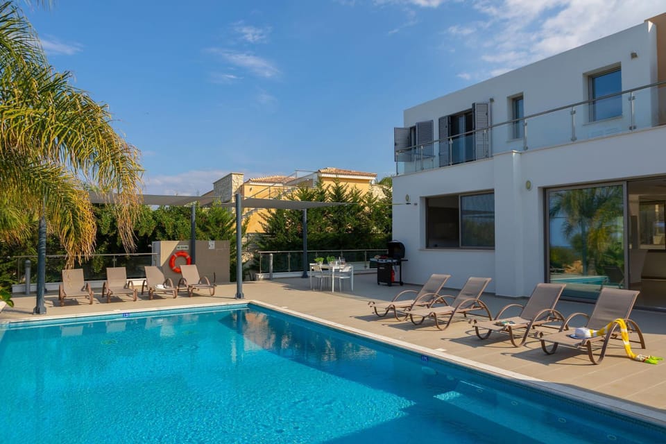 Property building, Swimming pool, Swimming pool