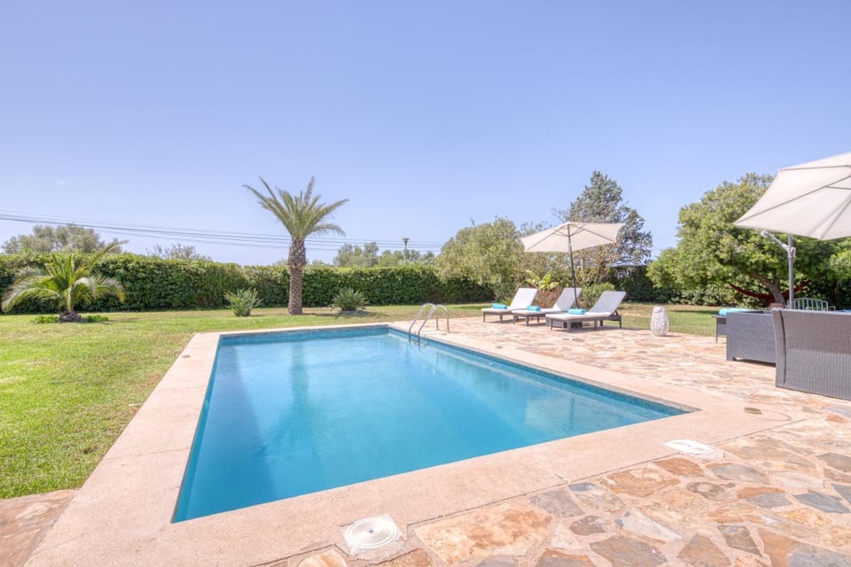 Swimming pool, sunbed
