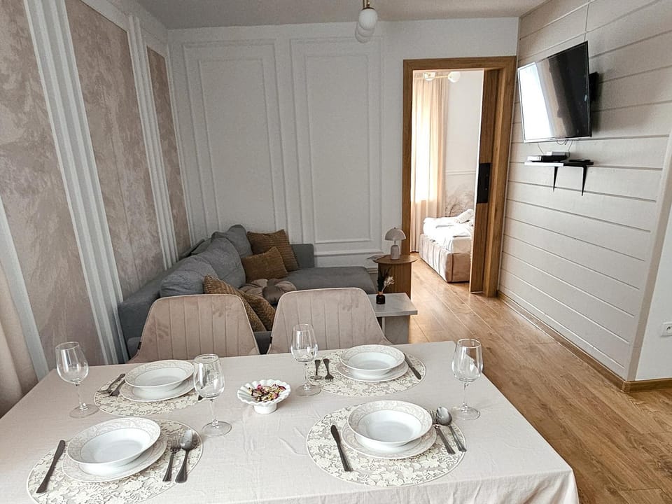 Living room, Dining area