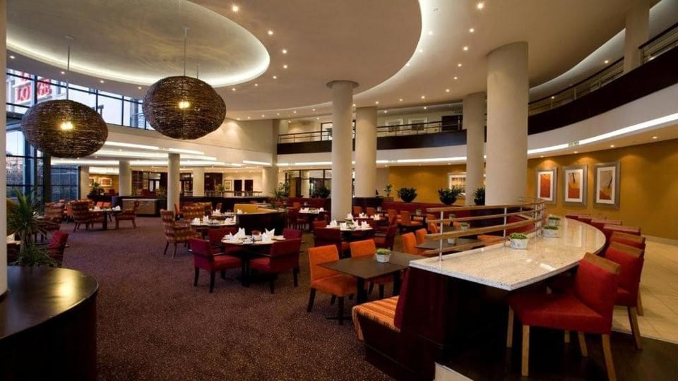 Restaurant/places to eat, Seating area
