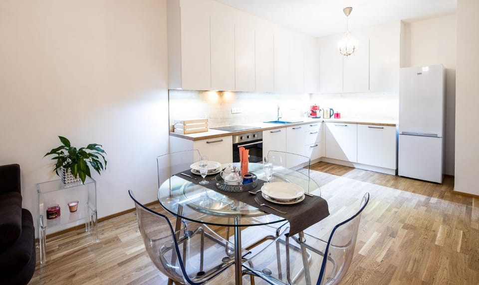 Kitchen or kitchenette, Dining area, dishwasher, oven