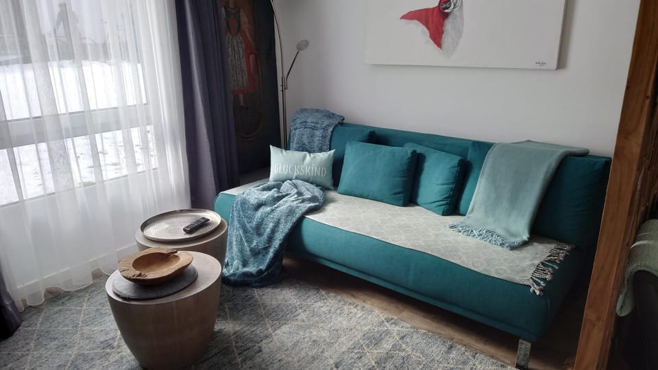 Maurers Schlierseetraum 1 hochwertige Erdgeschosswohnung mit allen Raffinessen erfreut sich auch Urlauber idealerweise für Paar mit Kindern geeignet und Vierbeiner Dank des tollen Zauns auf der Terrasse stylisch und edel von der Ausstattung mit 64 qm Apartment in Schliersee