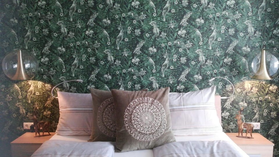 Maurers Schlierseetraum 1 hochwertige Erdgeschosswohnung mit allen Raffinessen erfreut sich auch Urlauber idealerweise für Paar mit Kindern geeignet und Vierbeiner Dank des tollen Zauns auf der Terrasse stylisch und edel von der Ausstattung mit 64 qm Apartment in Schliersee