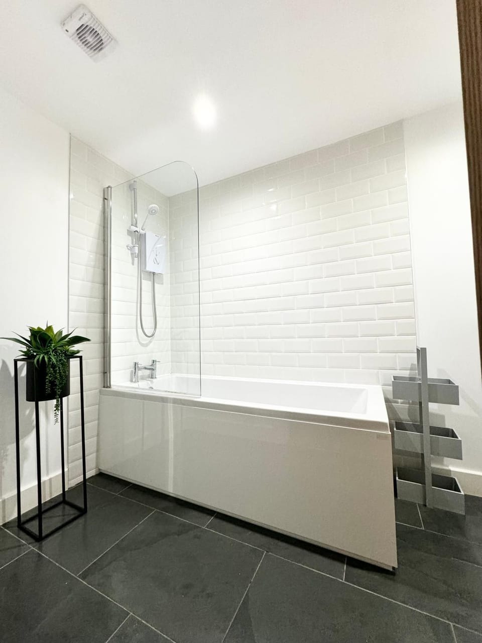 The Kipling Inn, 4 - Bed, Sleeps 7, Pets Welcome House in England