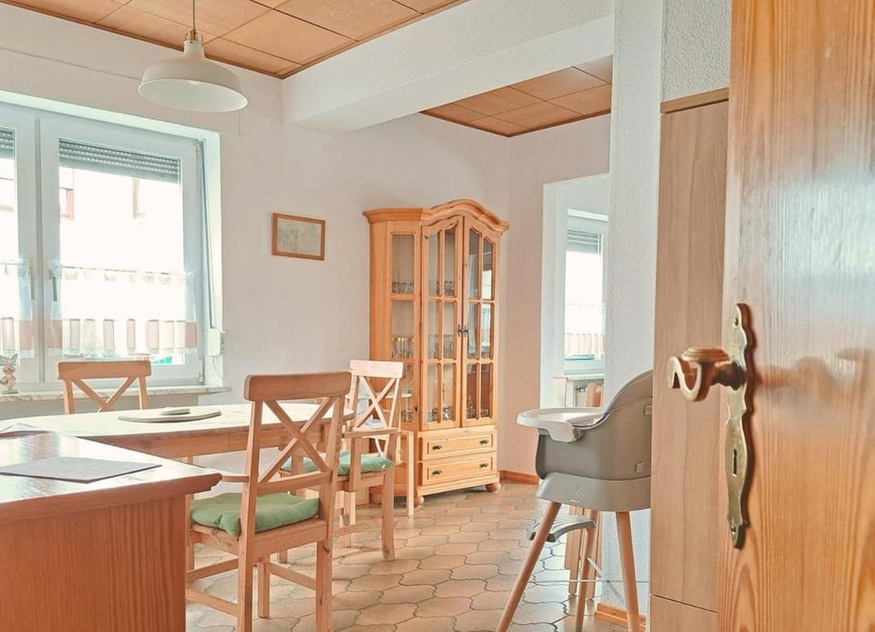 Seating area, Dining area, kitchen