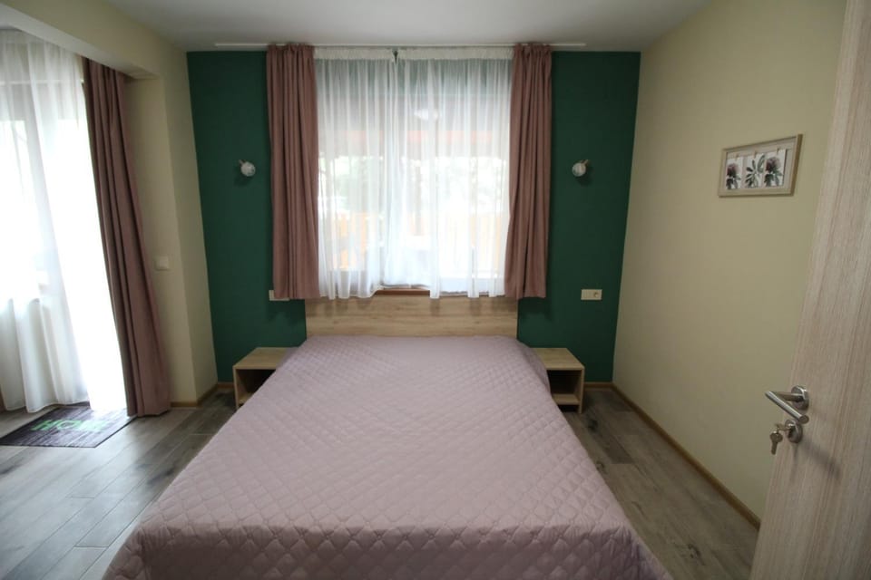 Къща за гости Перуника Bed and Breakfast in Bulgaria