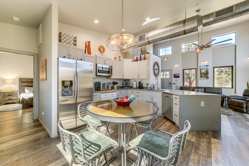Chic Sedona Retreat: 2 Mi to Cathedral Rock Trail! House in Sedona
