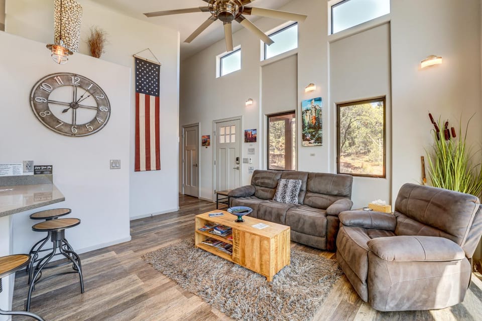Chic Sedona Retreat: 2 Mi to Cathedral Rock Trail! House in Sedona