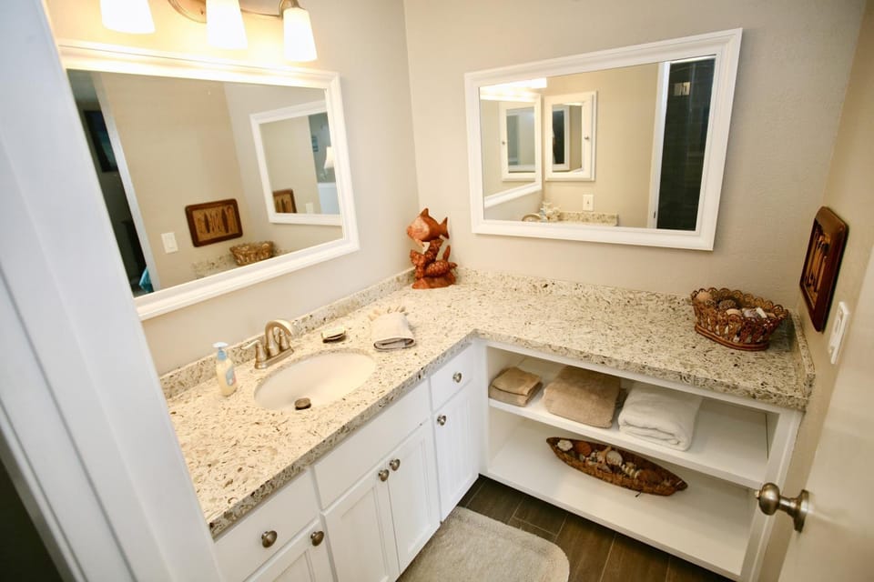 F311 - Pacific Surf Shack House in Oceanside