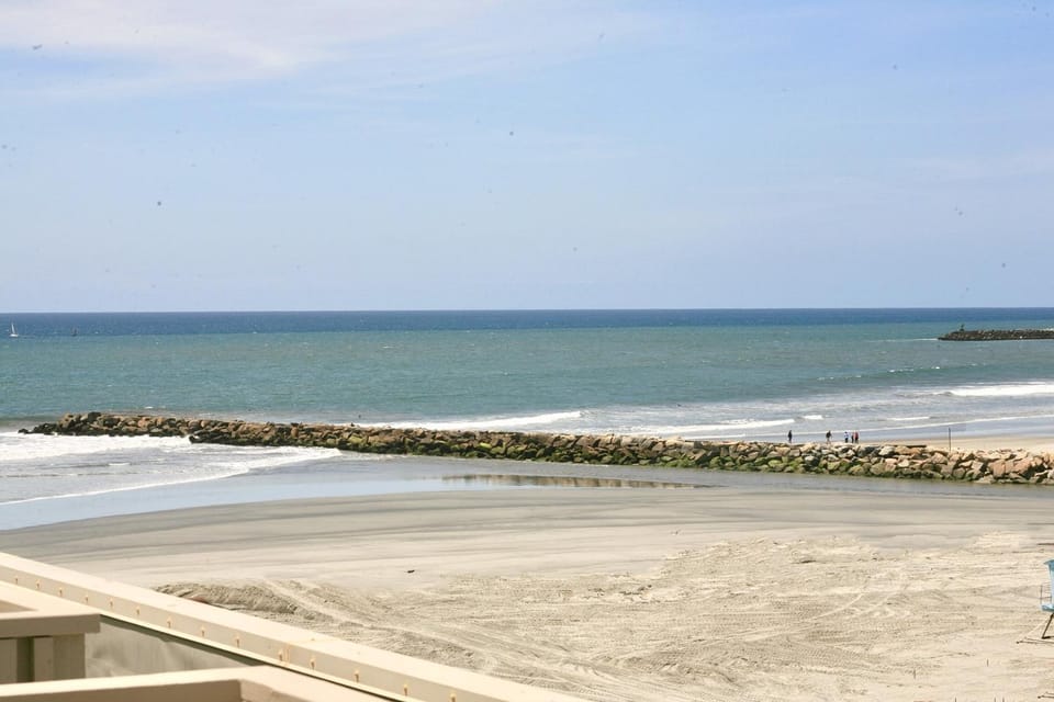 F311 - Pacific Surf Shack House in Oceanside