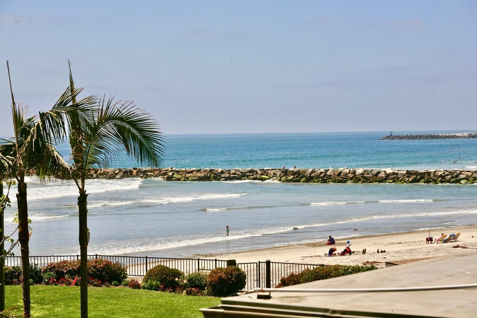 E201 - Tropical Shores House in Oceanside