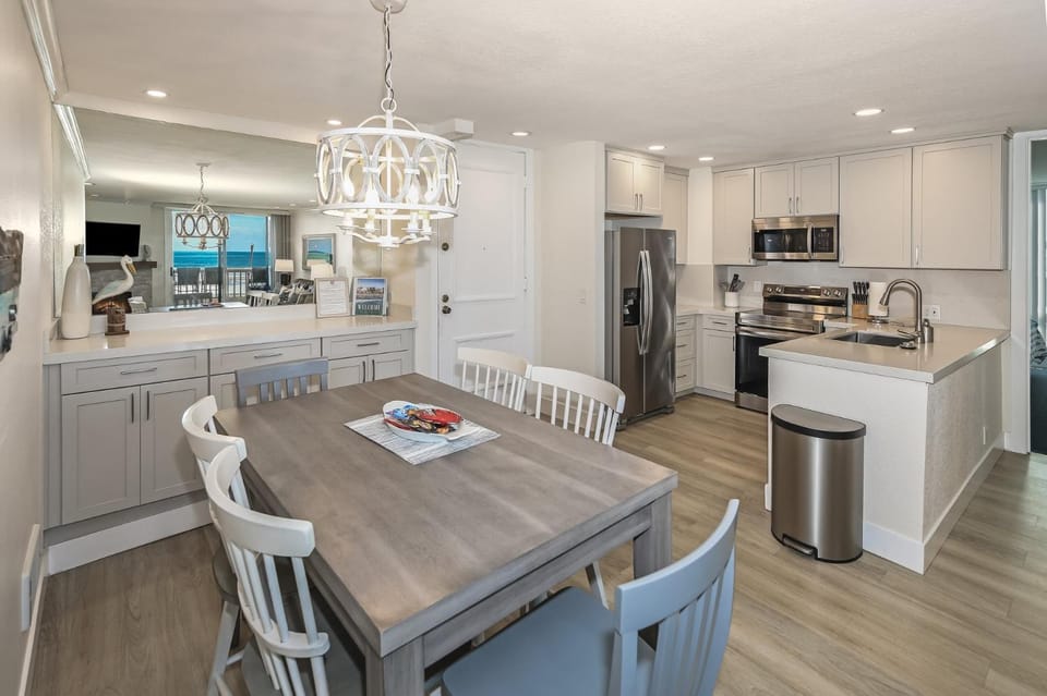 E112 - Skeen's Beachfront House in Oceanside