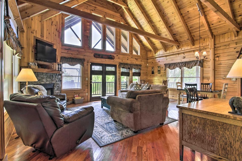 Idyllic Sevierville Cabin: Deck + Smoky Mtn View! Cabin in Sevier County
