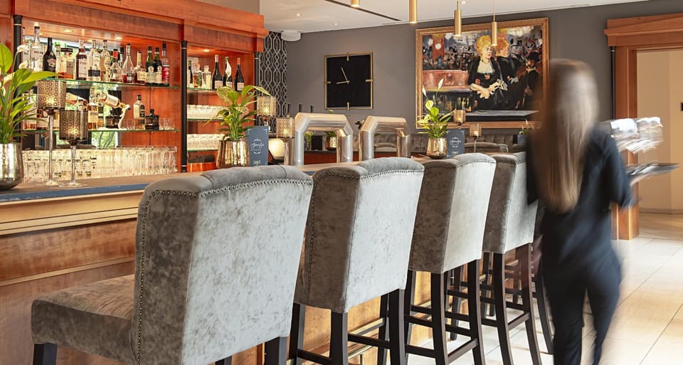 Lounge or bar, Food and drinks, Seating area, Drinks