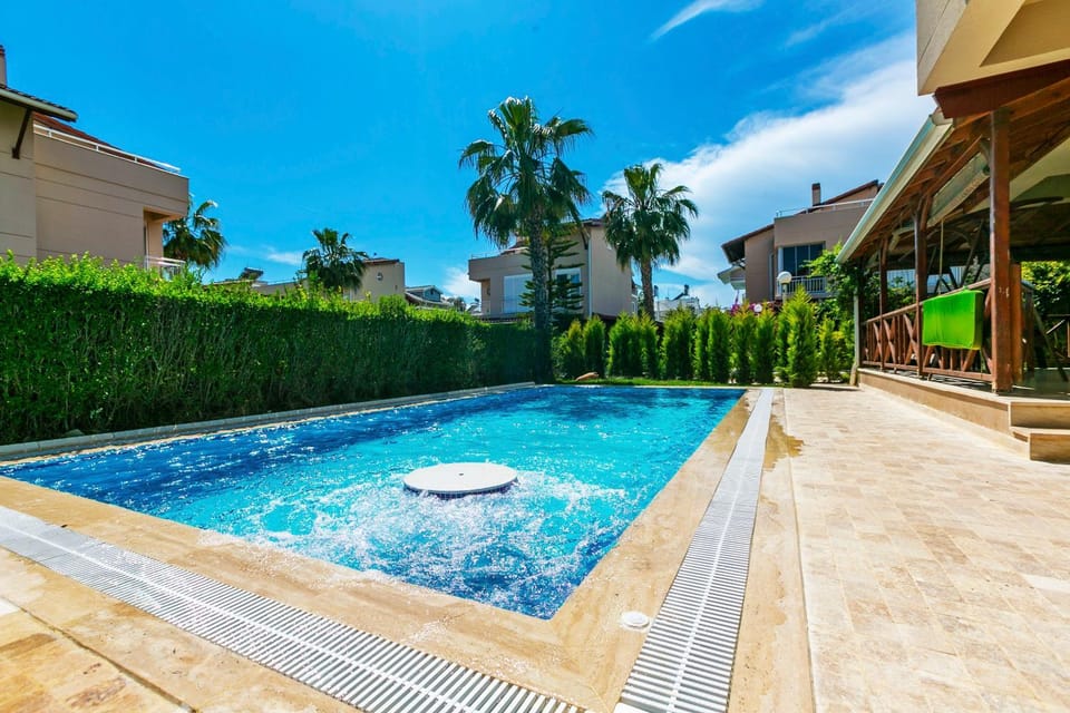 Property building, Day, Pool view, Swimming pool, sunbed
