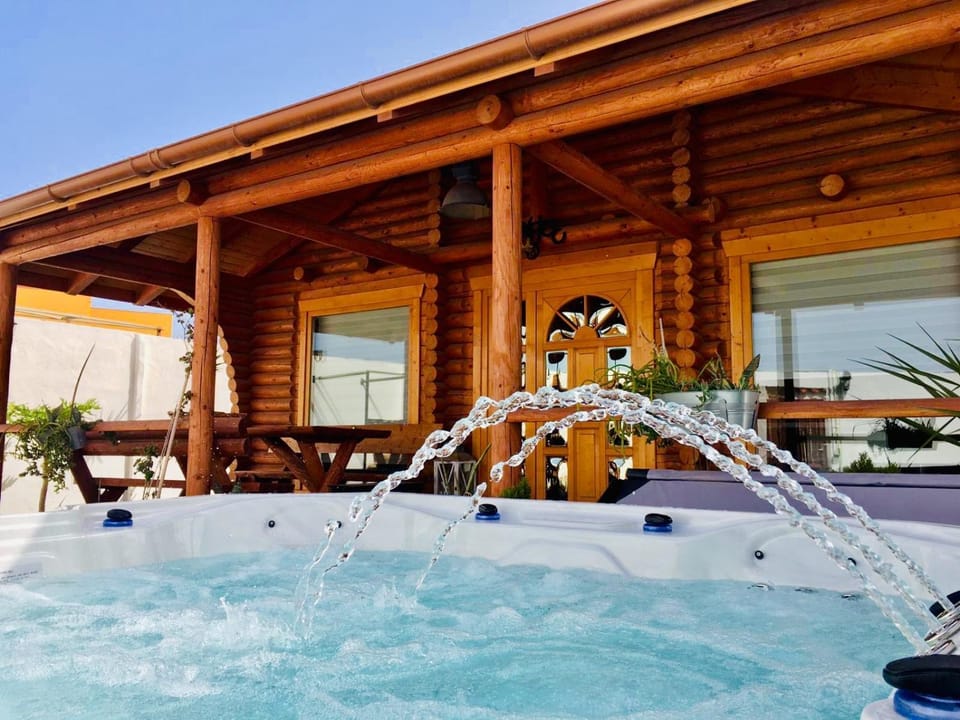 Garden, Hot Tub, Massage, Spa and wellness centre/facilities