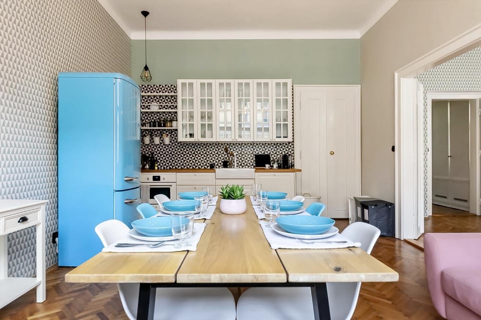 Kitchen or kitchenette, Dining area, stove