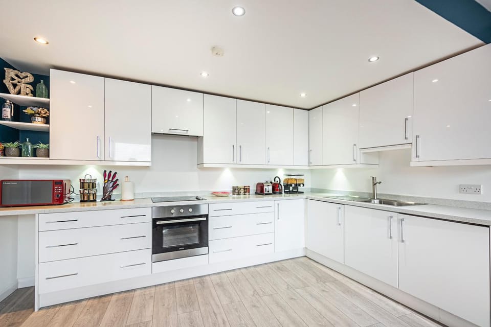 Coffee/tea facilities, Kitchen or kitchenette, Communal kitchen, oven, stove, toaster