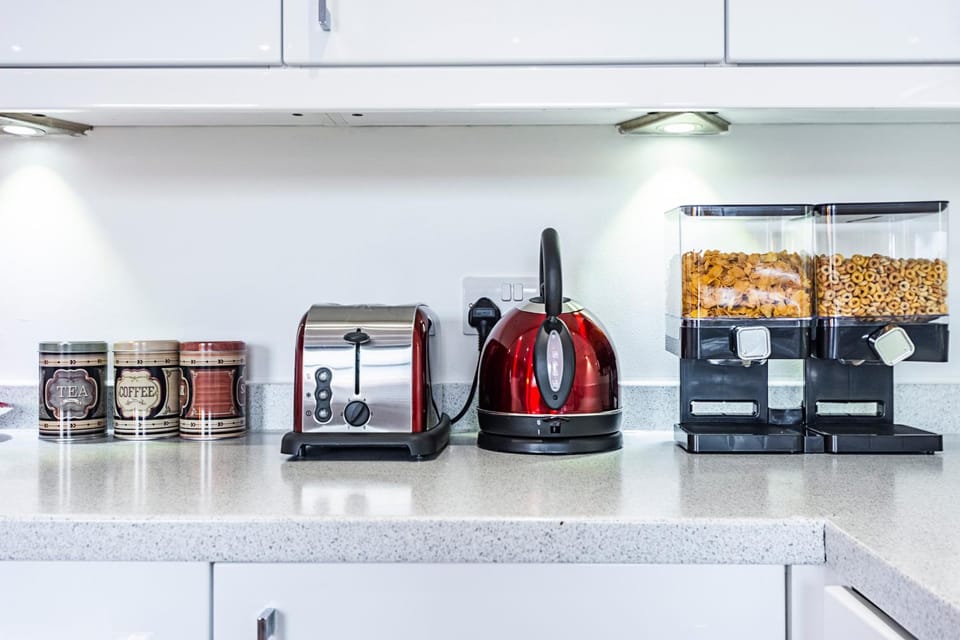 Coffee/tea facilities, Kitchen or kitchenette, Food and drinks, Food, toaster