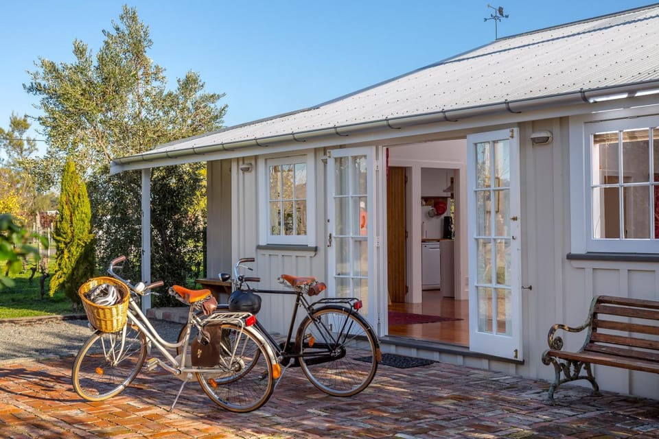 Property building, Facade/entrance, Cycling