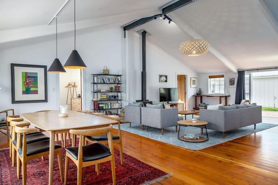 Émigré Martinborough - The Wine Shed & Lodge House in Martinborough