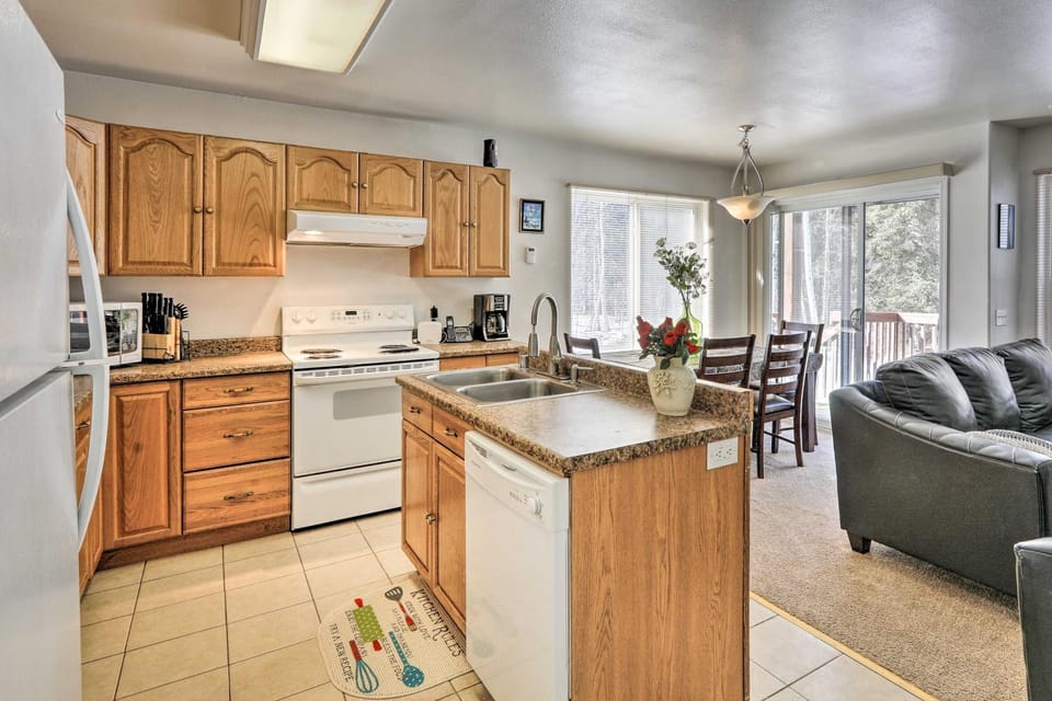 Peaceful Alaskan Escape: 13 Mi to Fairbanks! House in Alaska