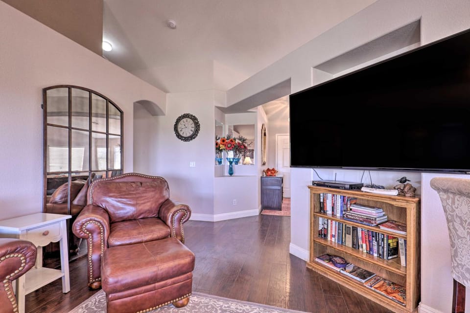 Incredible Strip View, Peaceful Poolside Escape House in Henderson