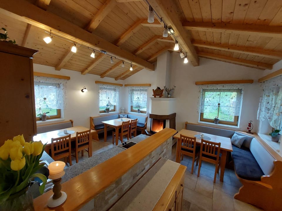 Communal kitchen, Buffet breakfast, flat iron