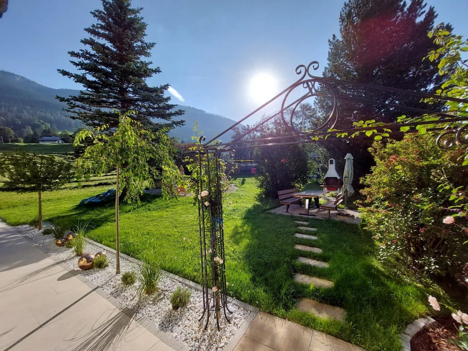 BBQ facilities, Garden, View (from property/room), Seating area, Garden view