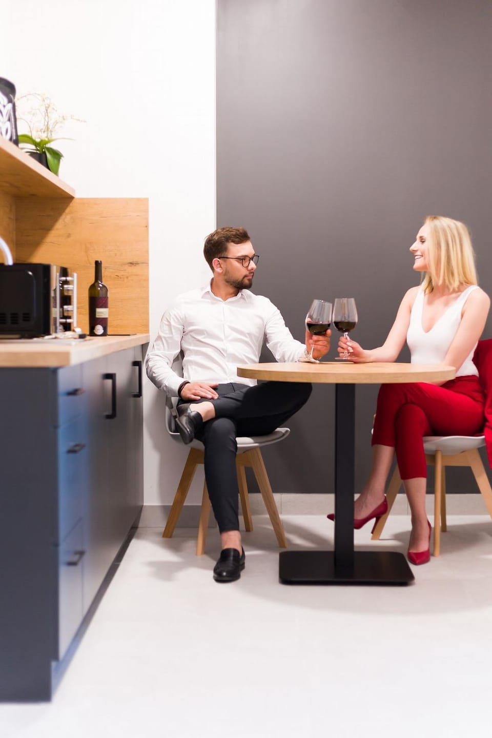 People, Kitchen or kitchenette, Dining area