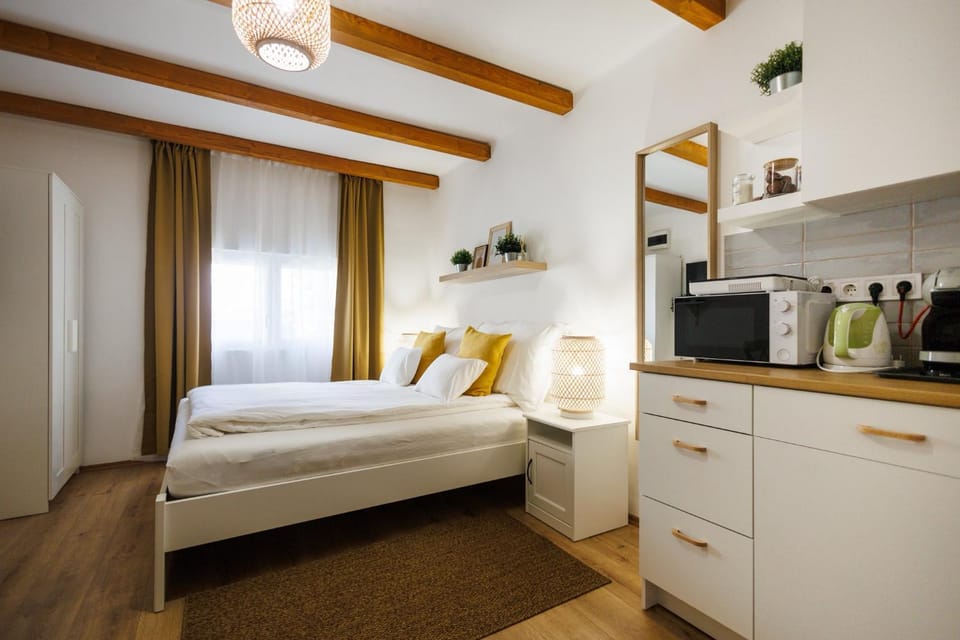 Bed, Coffee/tea facilities, Kitchen or kitchenette, Photo of the whole room, Bedroom