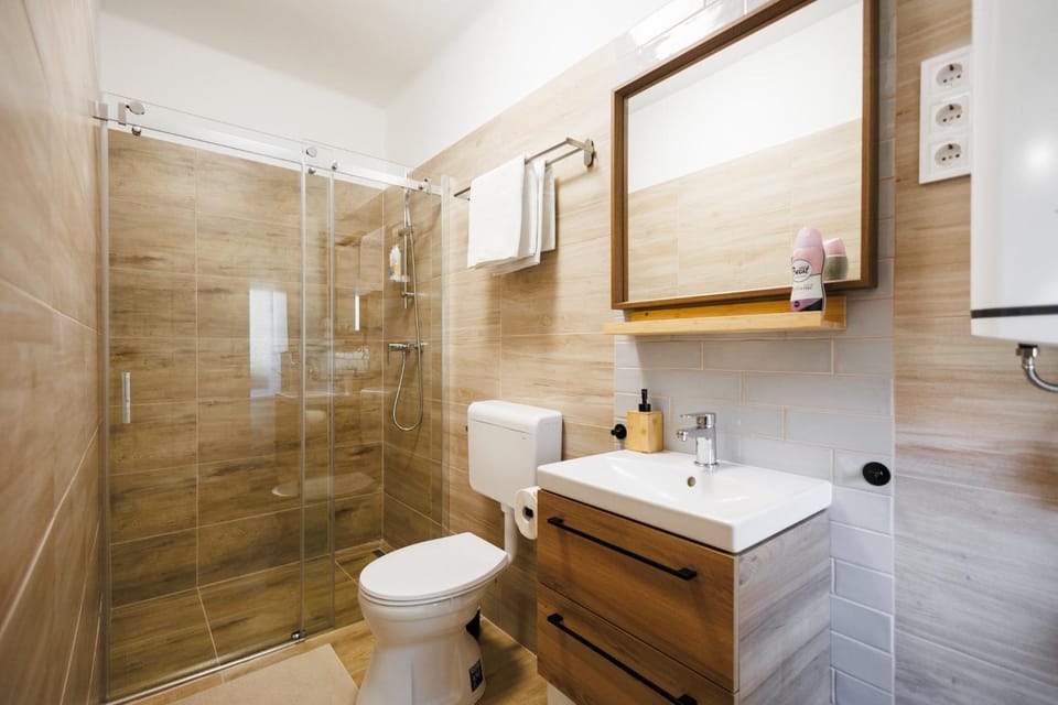 Shower, Bathroom, towels