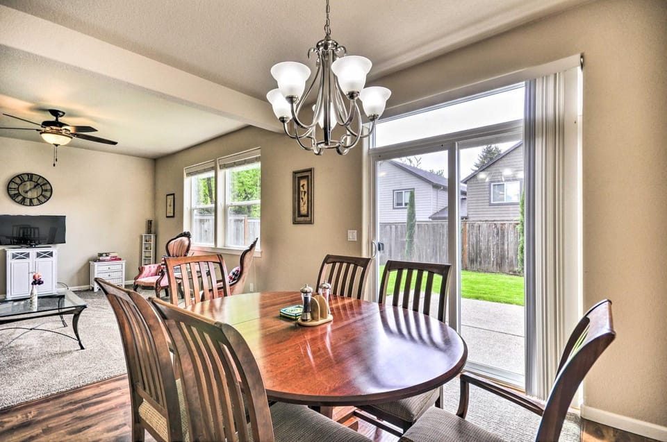 Portland Home w/ Private Hot Tub: 9 Mi to Downtown House in Clackamas County