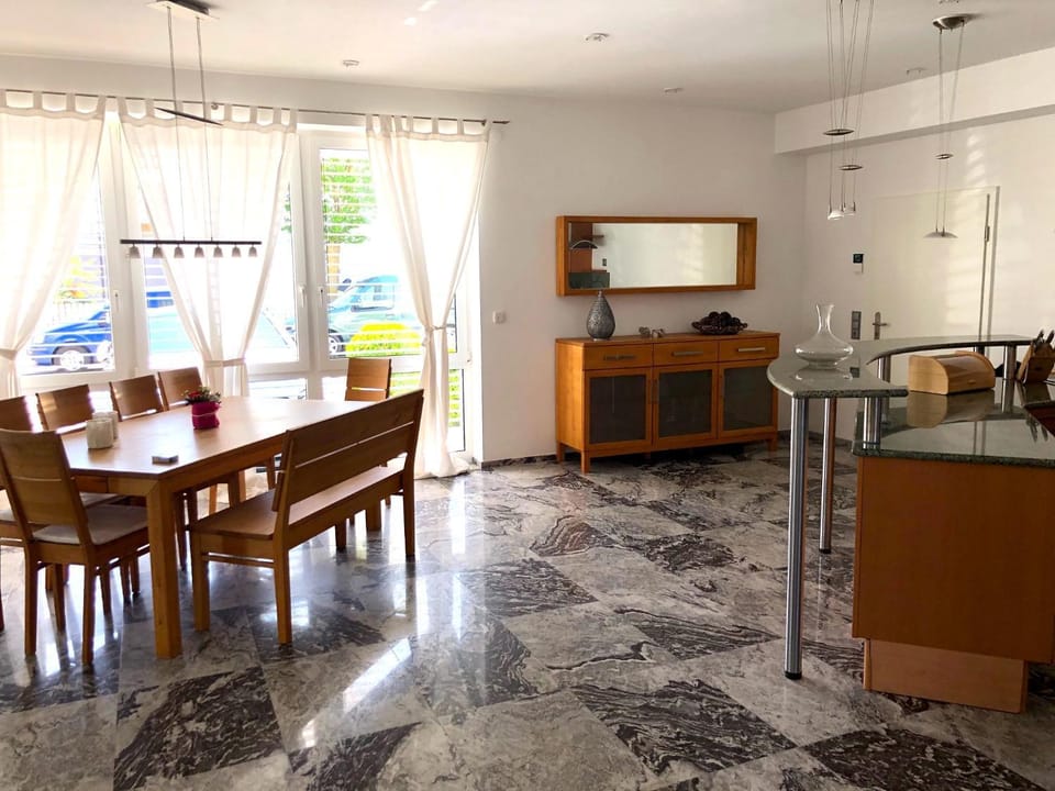 Seating area, Dining area