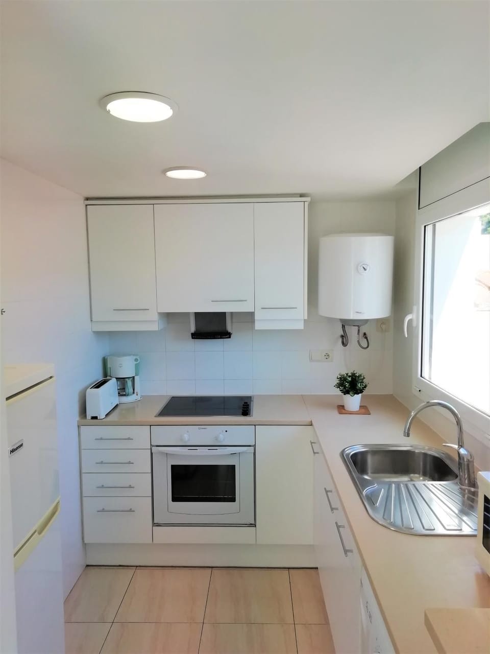 Kitchen or kitchenette, Photo of the whole room, Decorative detail