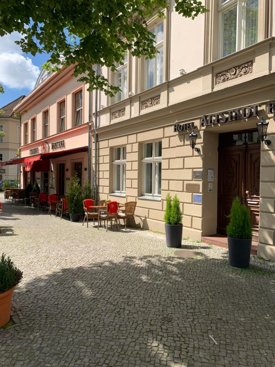 Facade/entrance