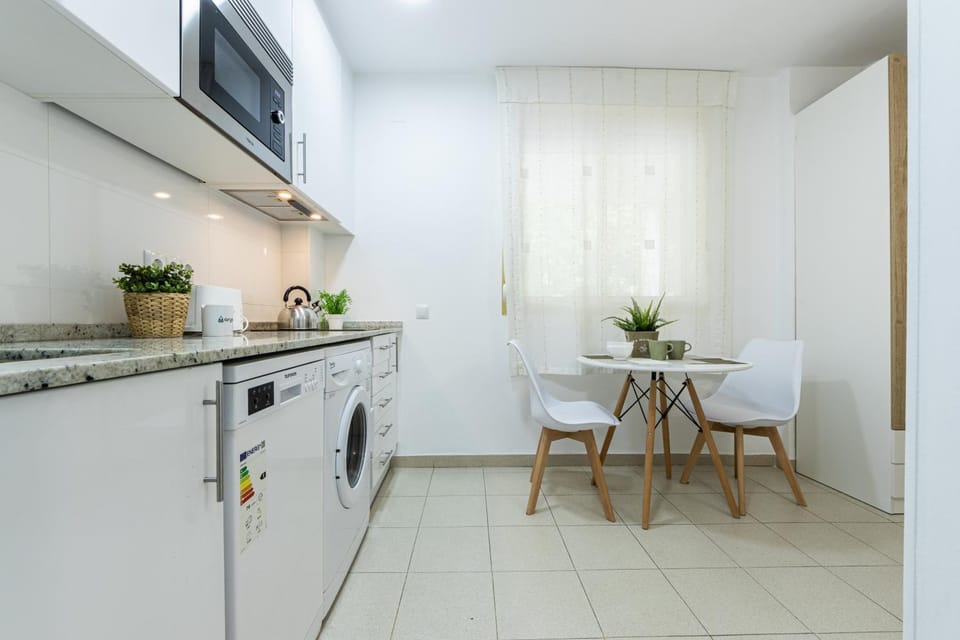 Dining area, kitchen