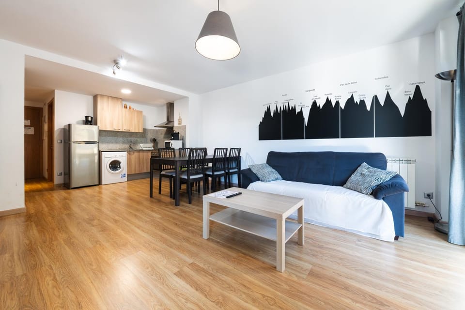 Barthe Holidays I Apartamento moderno en Arinsal 4PAX a pie de pistas, balcón con vistas y parking I Bosque Apartment in Arinsal