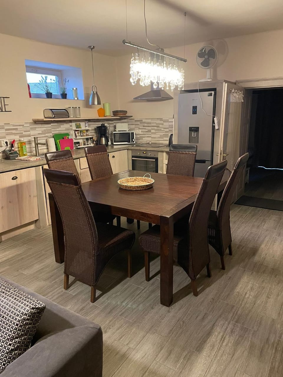 Kitchen or kitchenette, Dining area
