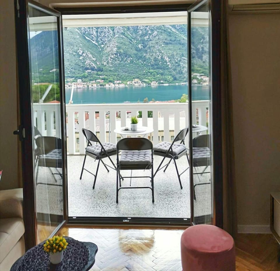 Ana's Place Apartment in Dobrota