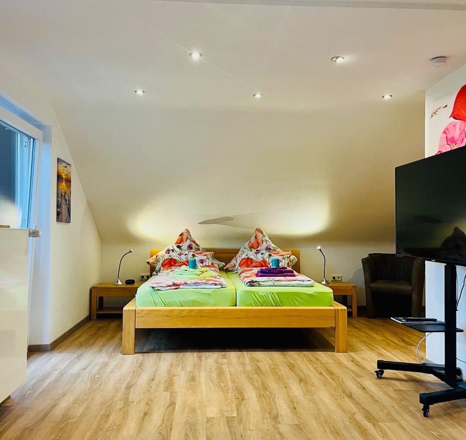 Bed, Photo of the whole room