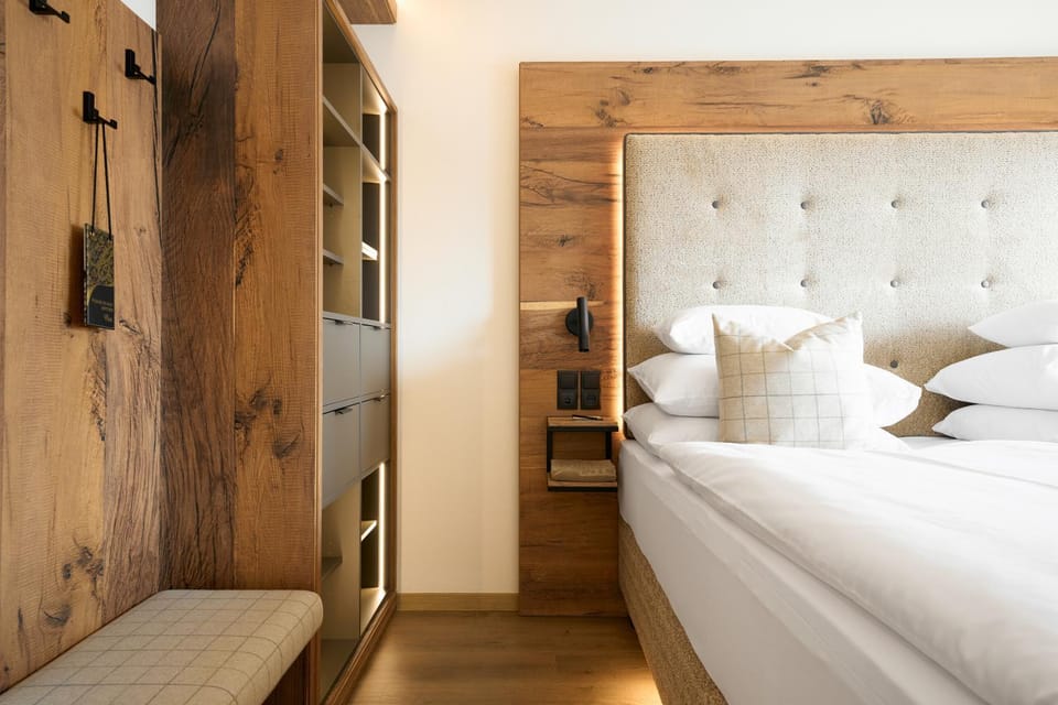Photo of the whole room, wardrobe