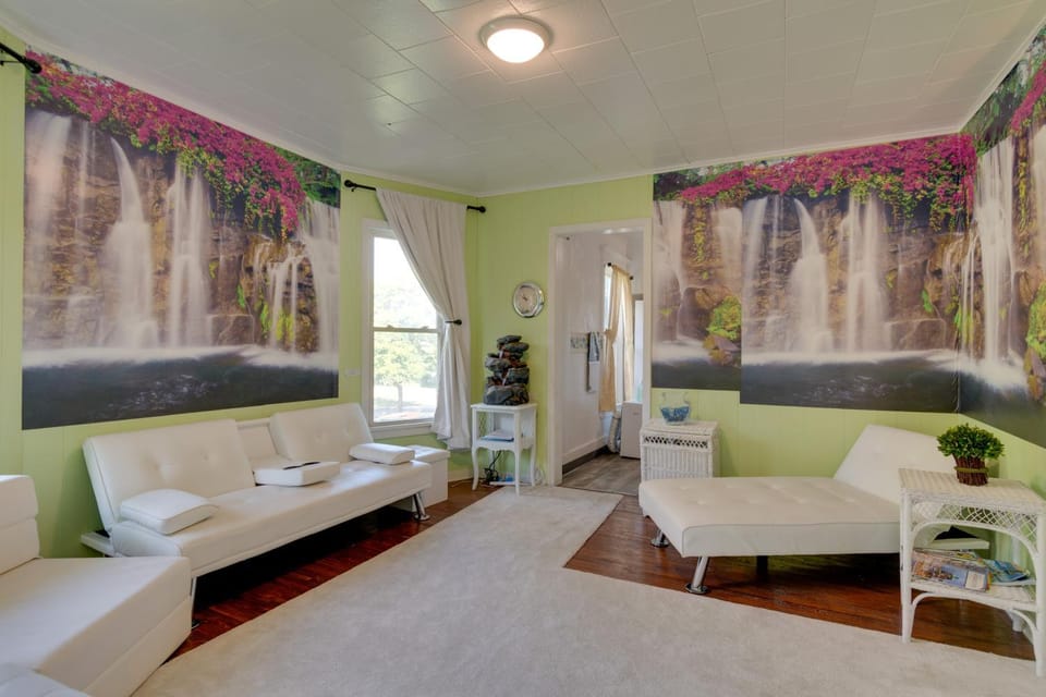 2 Miles to Dtwn! Idyllic Rochester Apt w/ Hot Tub Apartment in Brighton