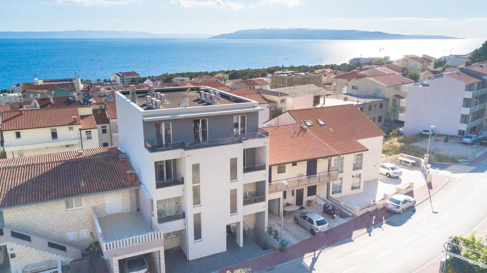 Property building, Bird's eye view, City view, Sea view