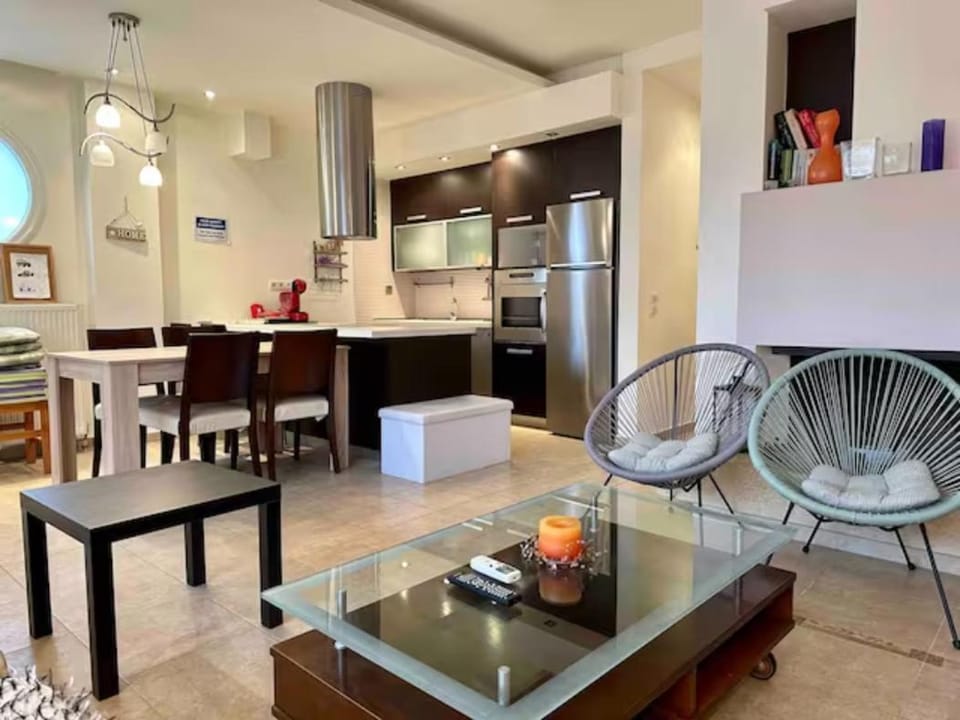 Seating area, Dining area